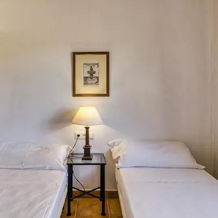 Holiday home Family In Torremirona